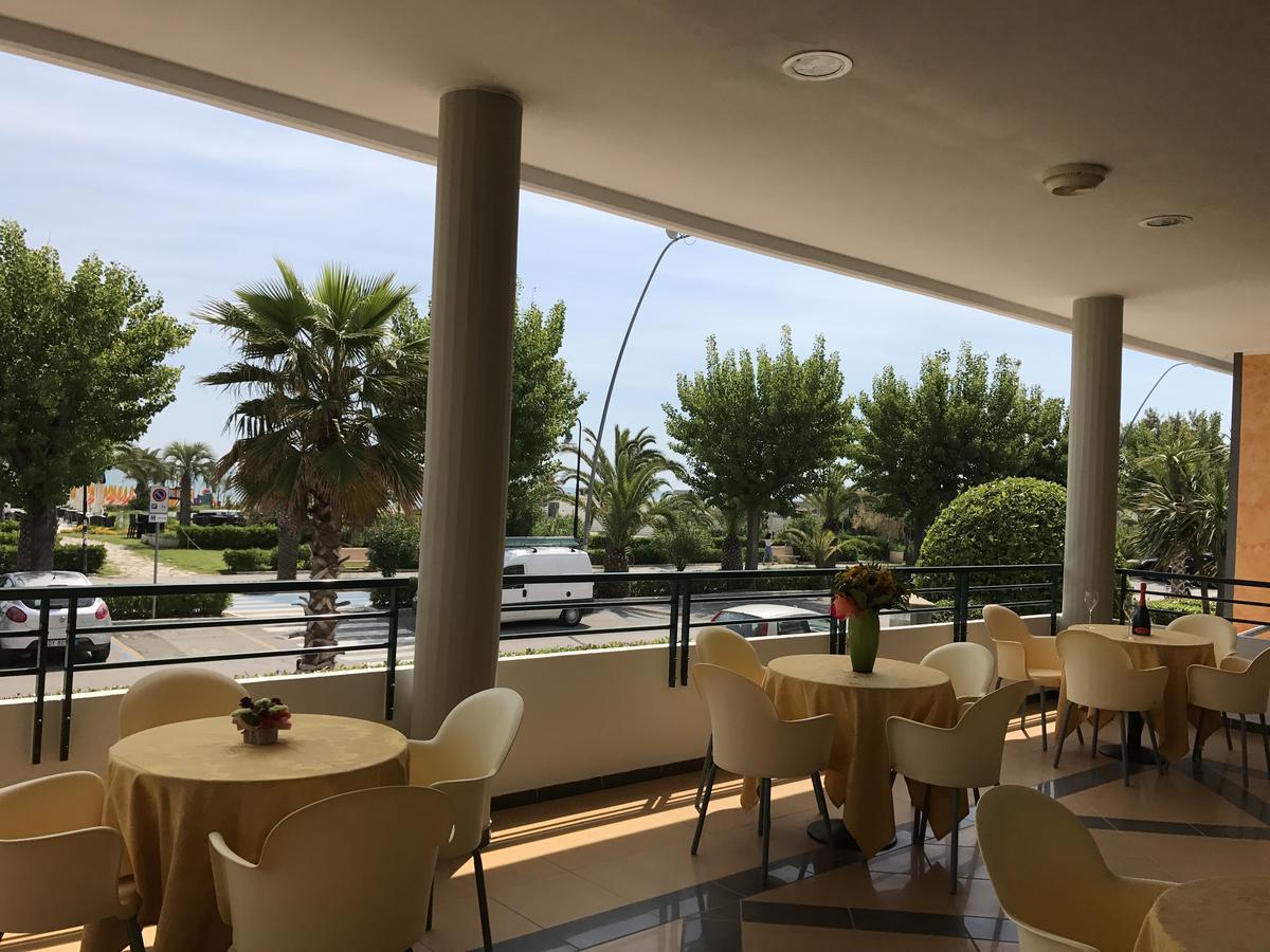 Hotel Atlas Alba Adriatica Eksteriør bilde