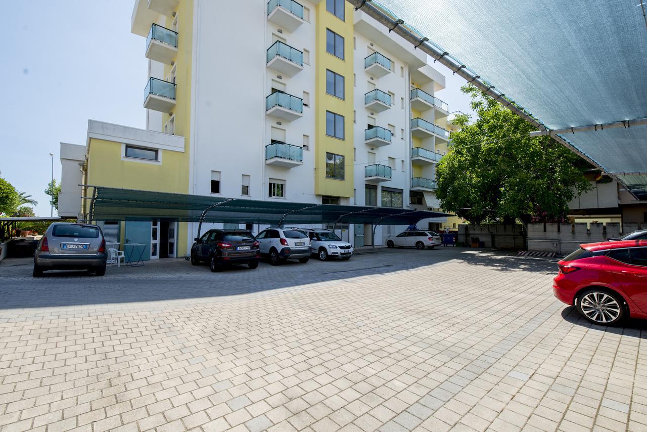 Hotel Atlas Alba Adriatica Eksteriør bilde